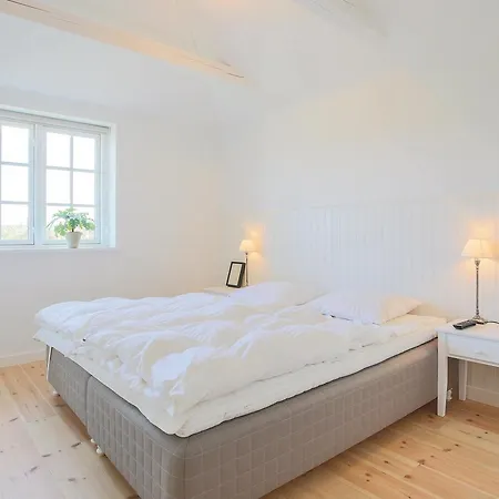 Holiday home Four-bedroom Holiday In Henne