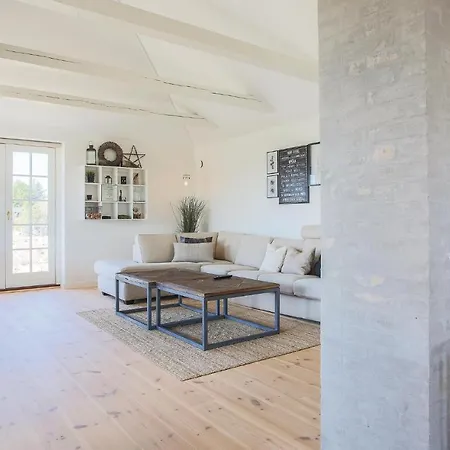 Four-bedroom Holiday In Henne *